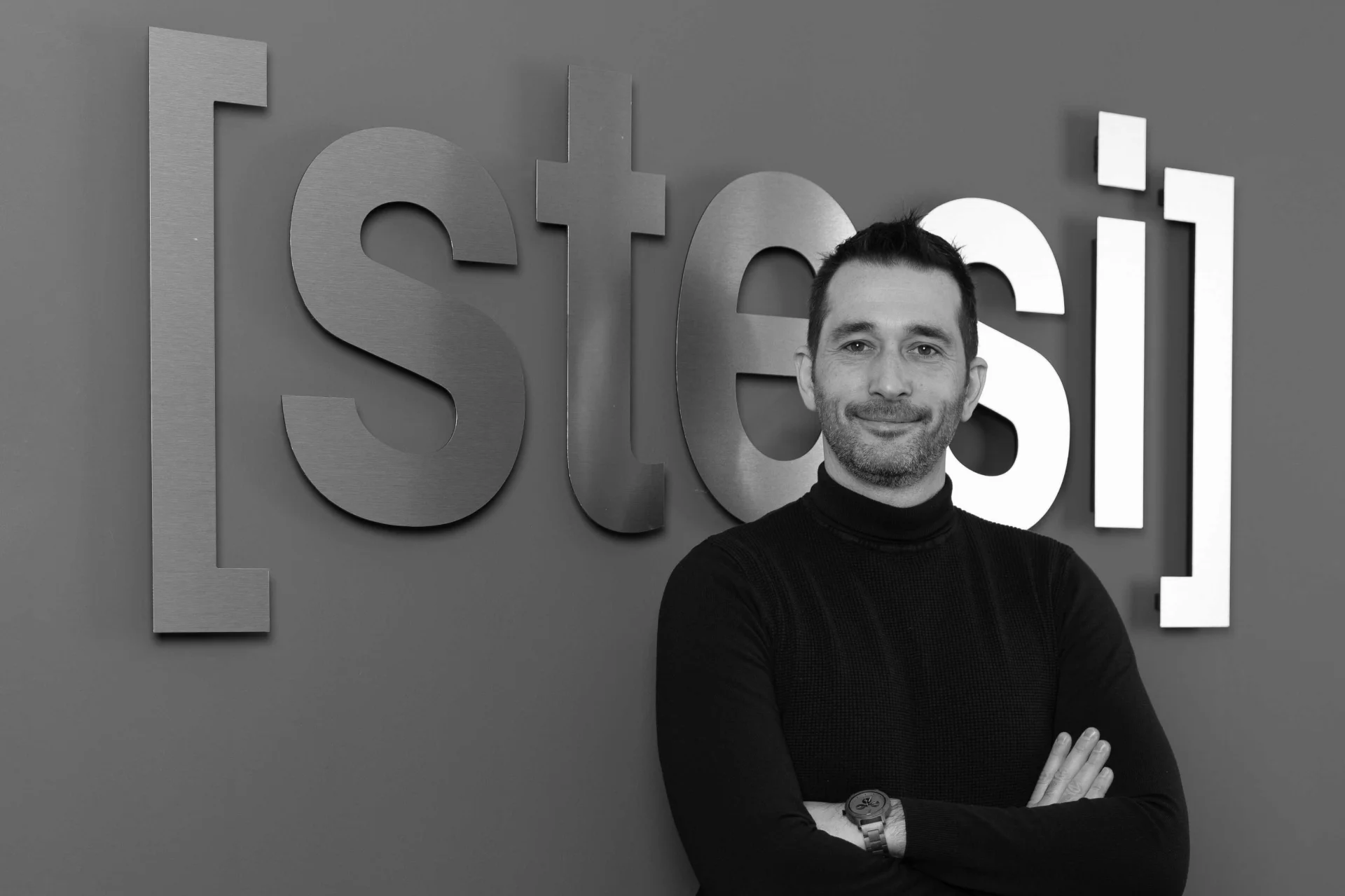 Pick to light and put to light for leaner and more efficient warehouses