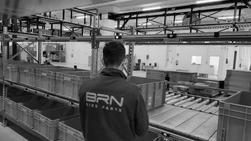 put to light: operatore al lavoro