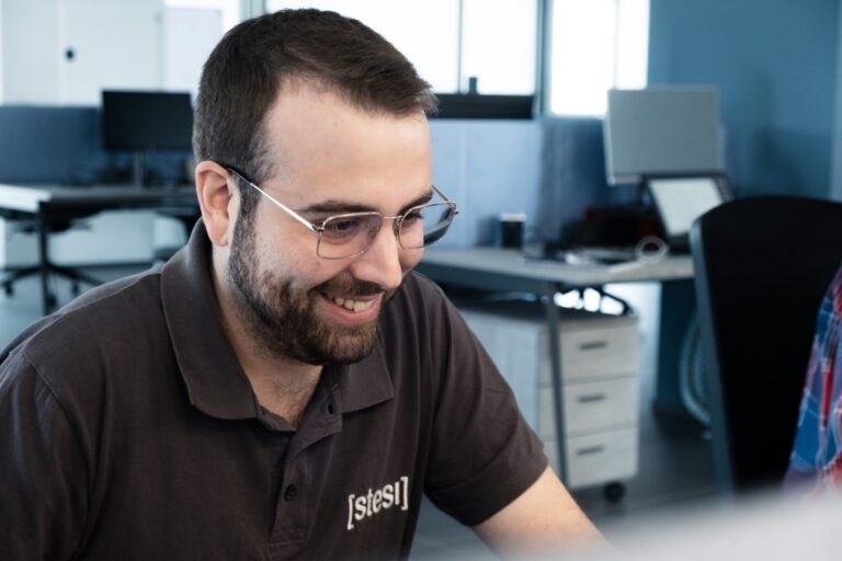 Essere uno sviluppatore Full Stack per la logistica di produzione e magazzino: cosa serve davvero