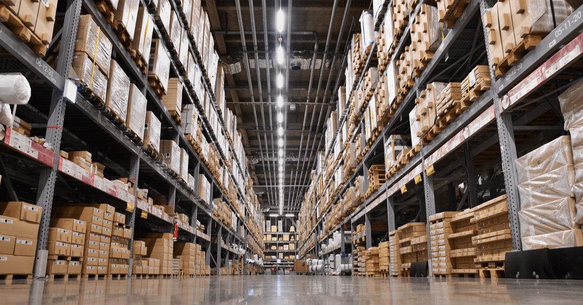 Dentro il magazzino di Kasanova: come funziona la logistica al top