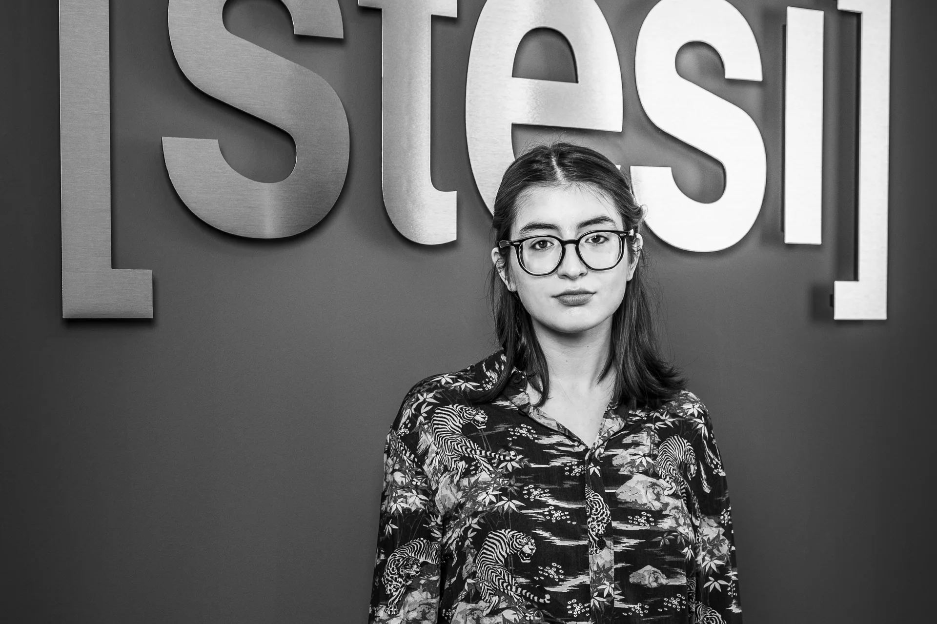 How to optimize picking routes in the warehouse to improve logistics performance