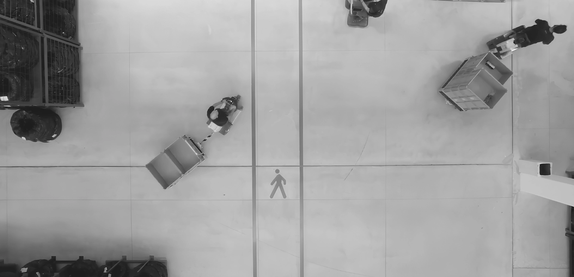 Warehouse operators drive geolocated vehicles for transporting goods