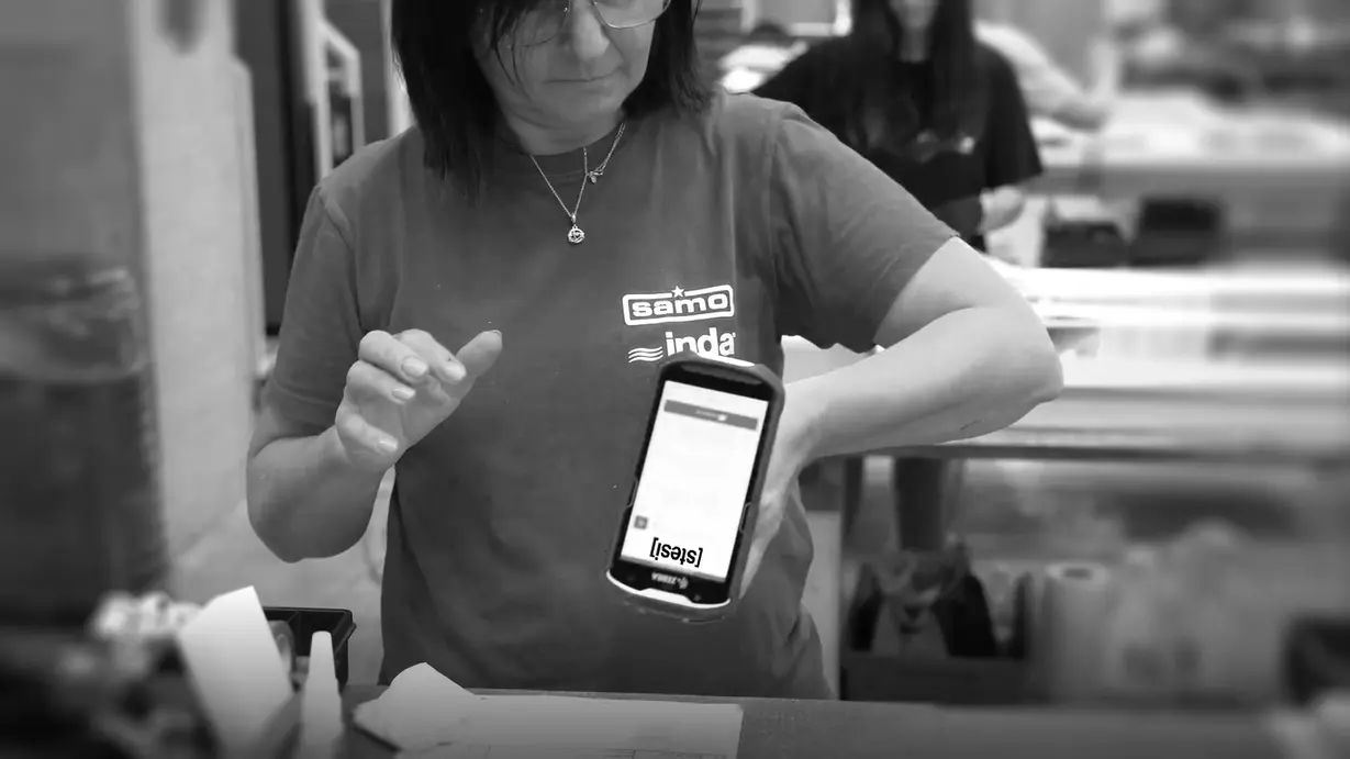 An operator at Samo uses a terminal running Stesi&rsquo;s SCES (silwa) software