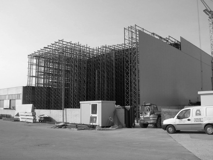 Self-supporting warehouse storage system