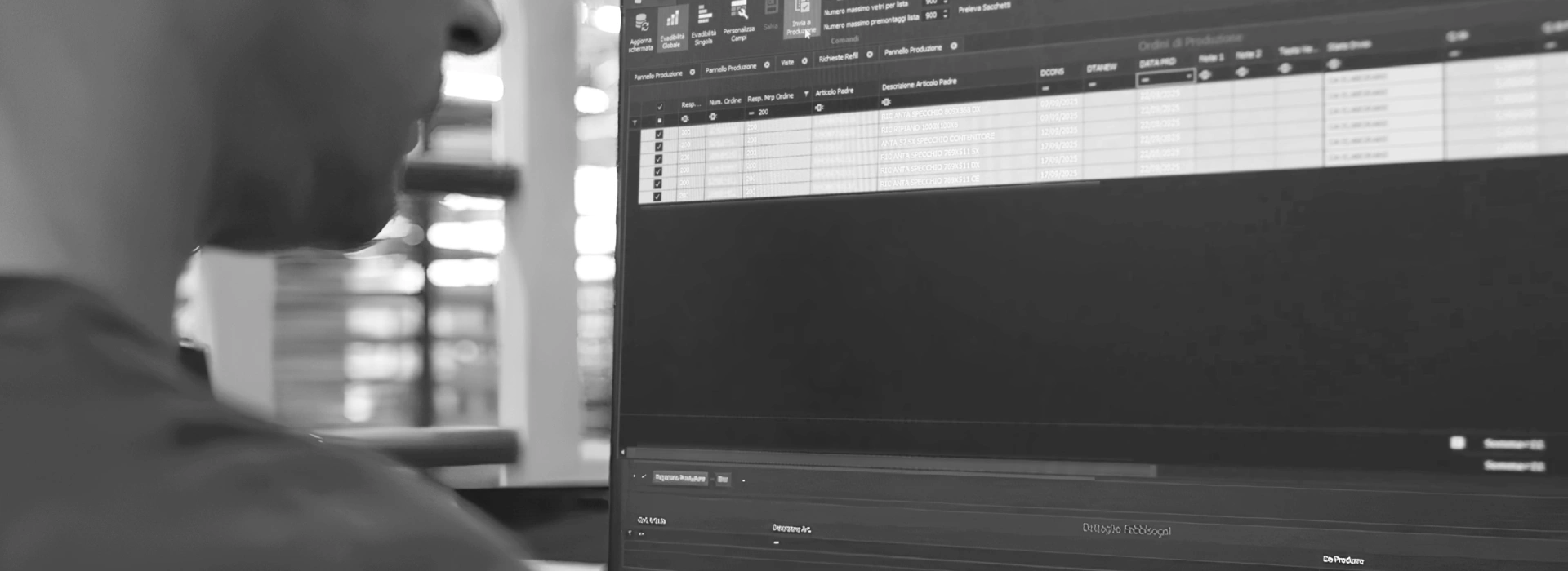 ERP vs WMS: an operator accesses the warehouse’s WMS (Warehouse Management System) software, which is integrated with ERP (Enterprise Resource Planning) software