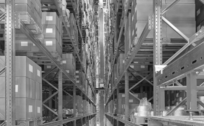 Storage system with stacker crane in operation